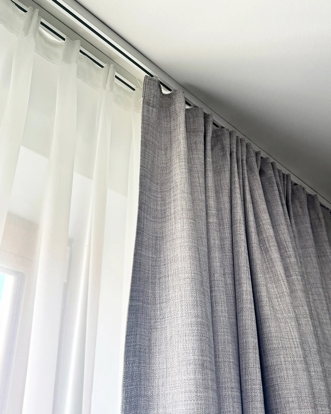 Plissee als kompakte Lösung für Sonderfenster und kleinere Fensterflächen