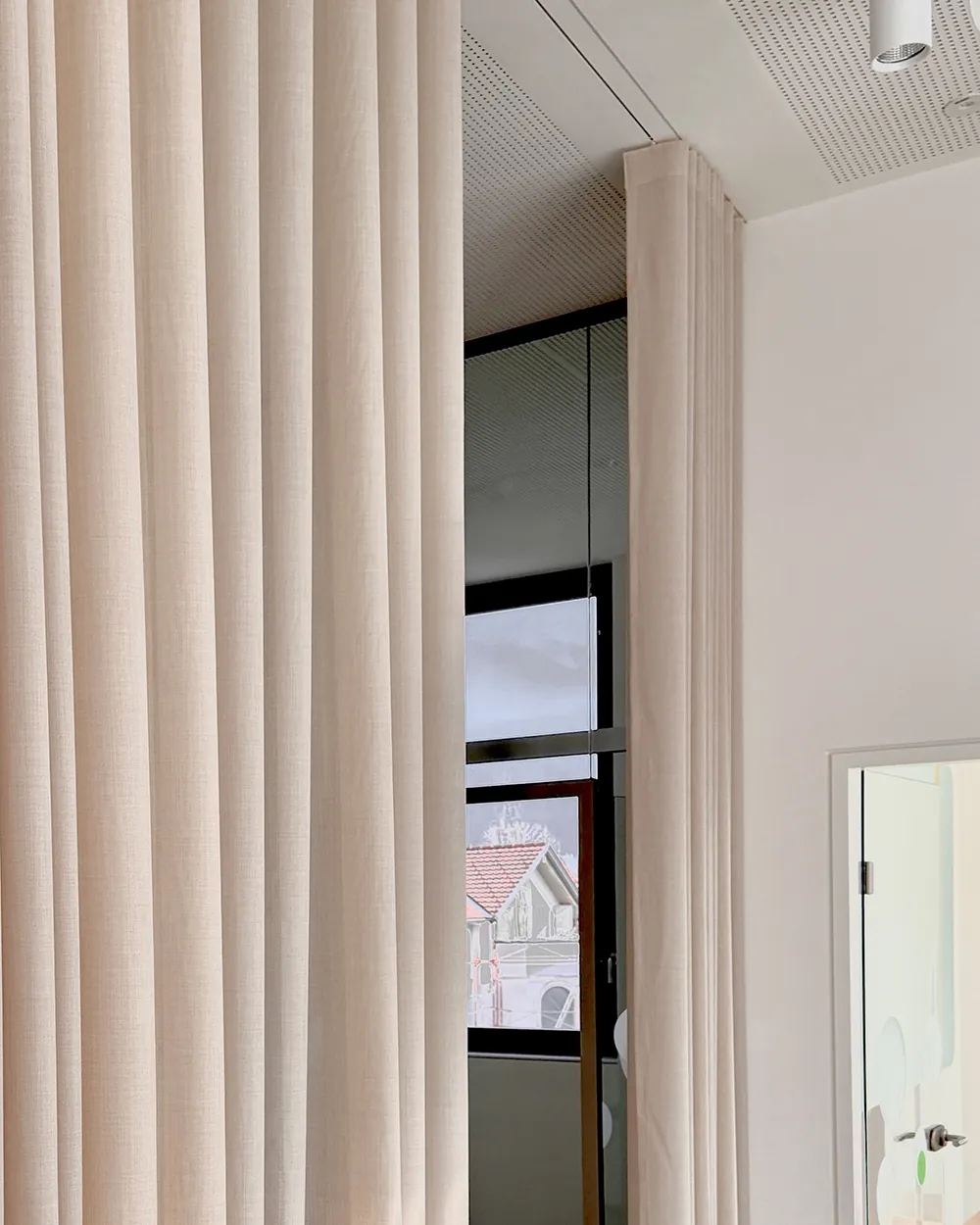Textile Zonierung im Open-Space-Bereich