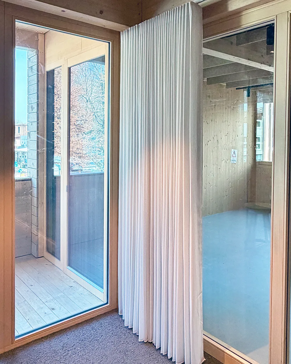 Beratungsbereich mit Akustikvorhängen aus Contralux 300, Farbe 5310